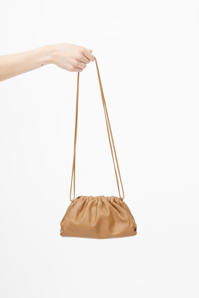 bottega Veneta ショルダーバッグ ミニザポーチ ブラウン レザー Bottega Veneta // Brown Leather Mini Pouch Crossbody Bag – VSP