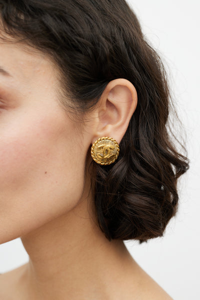 Chanel // Vintage Gold CC Clip On Earring – VSP Consignment