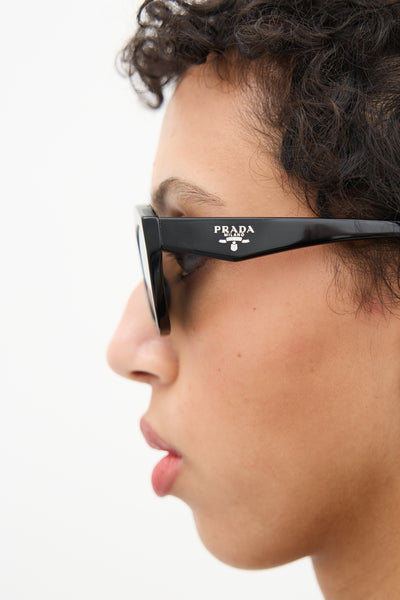 Prada // Black SPRA02 Tapered Logo Sunglasses – VSP Consignment