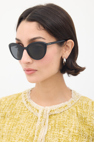 Prada // Black SPR02V Tapered Sunglasses – VSP Consignment