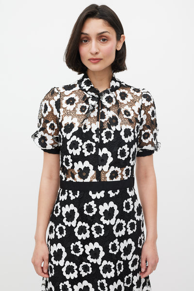 abstract floral guipure mini dress Self-Portrait // Black & White Short Sleeve Abstract Guipure Dress – VSP  Consignment