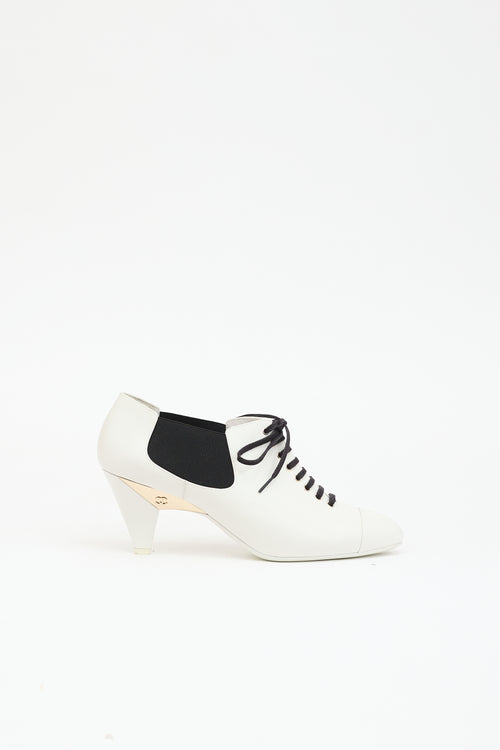 Chanel Cruise 2022 Leather CC Oxford Pump