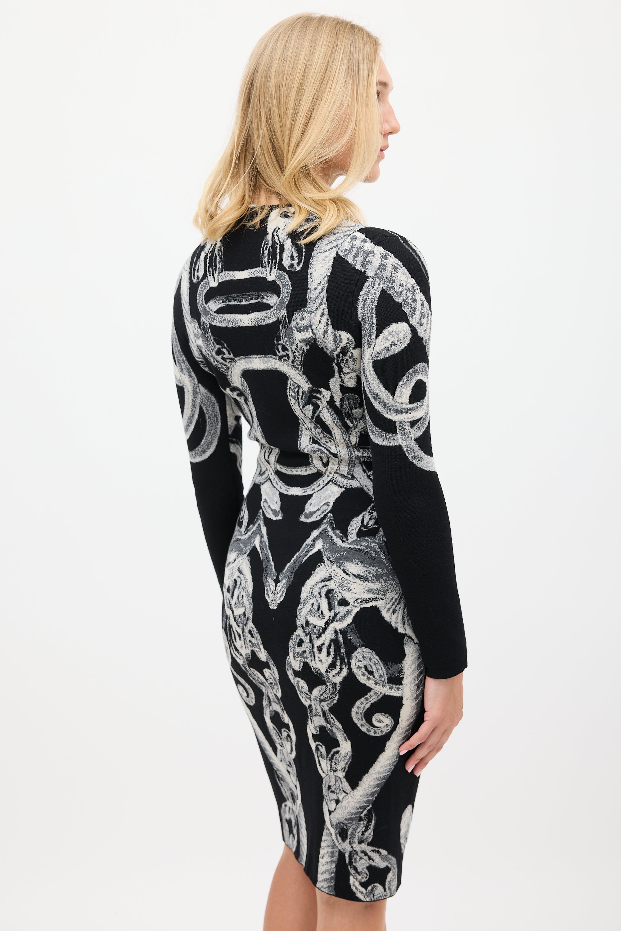 McQueen // FW 2010 Black & White Knit Graphic Dress VSP Consignment McQueen // FW 2010 Black & White Knit Graphic Dress VSP Consignment