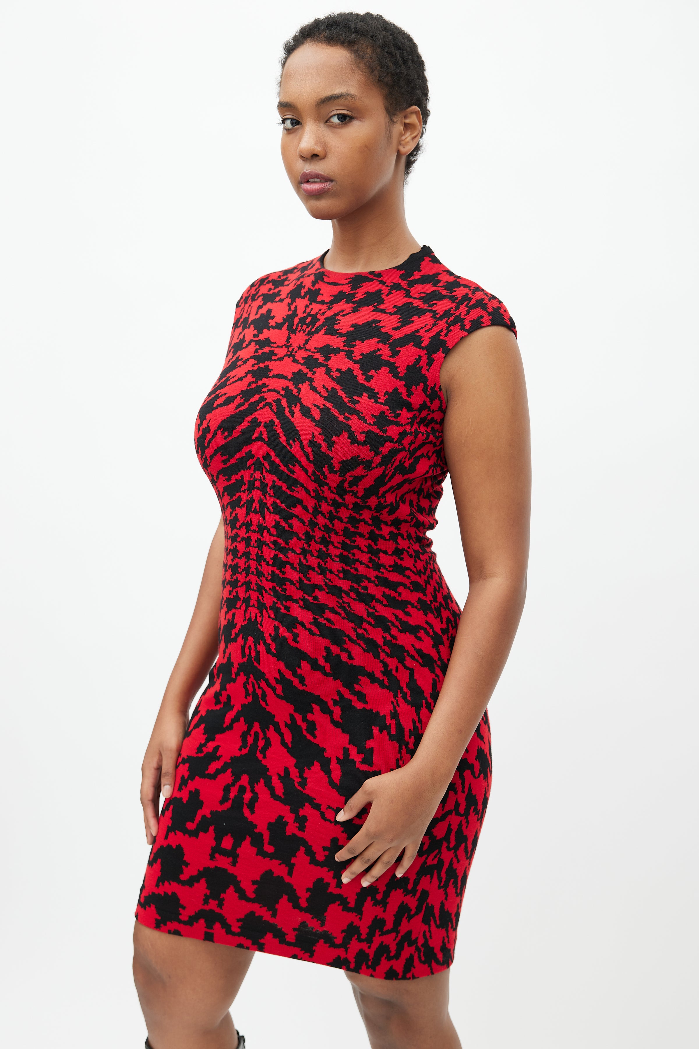 McQueen // Fall 2009 Red & Black Houndstooth Dress VSP Consignment McQueen // Fall 2009 Red & Black Houndstooth Dress VSP Consignment