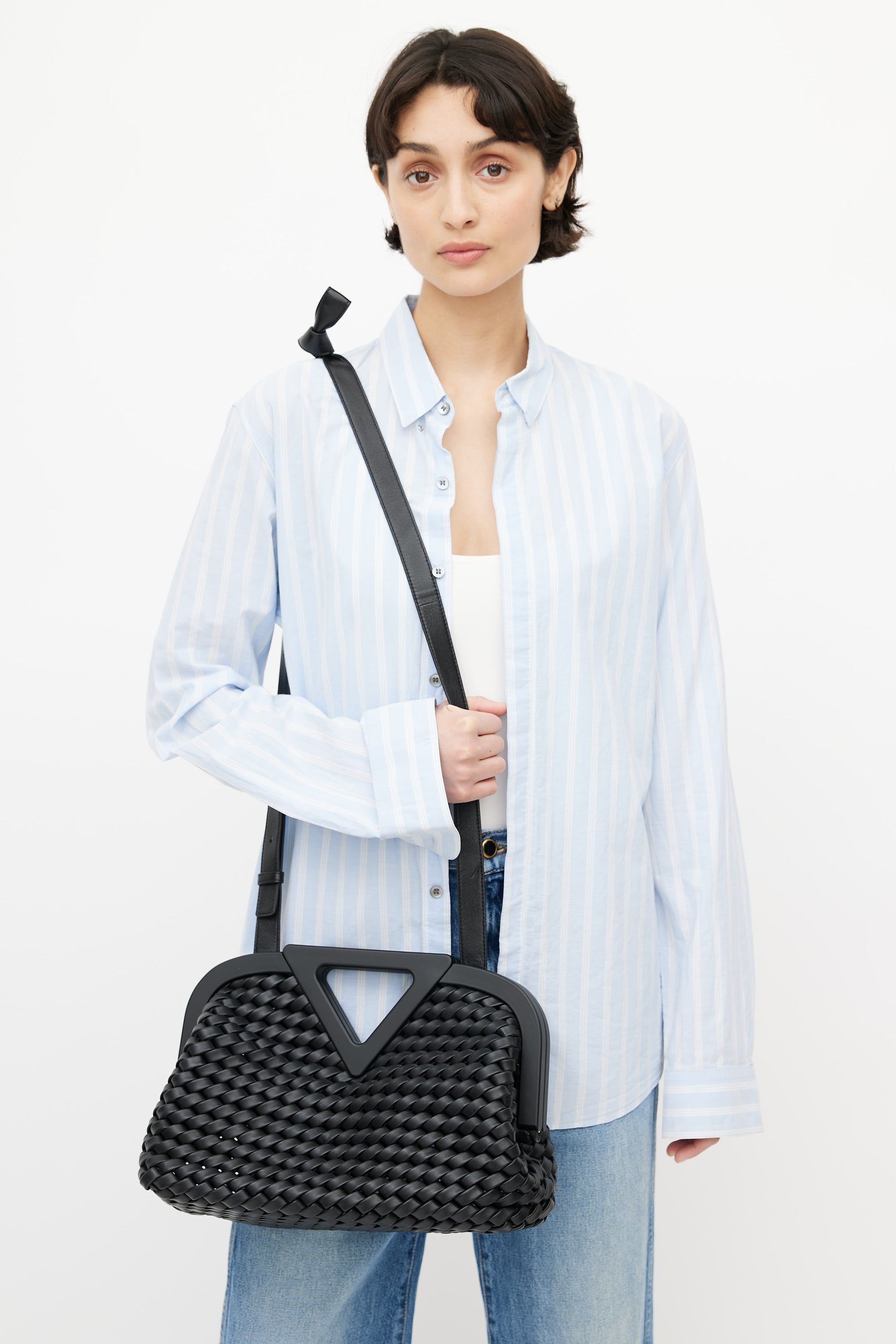 Bottega Veneta    Black Woven Point Crossbody Bag – Vsp Consignment