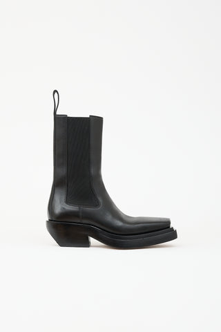 Bottega Veneta Leather Lean Chelsea Boot
