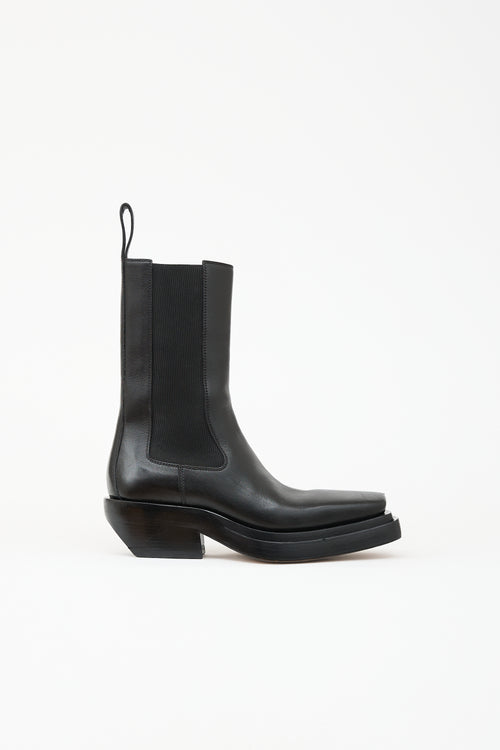 Bottega Veneta Leather Lean Chelsea Boot