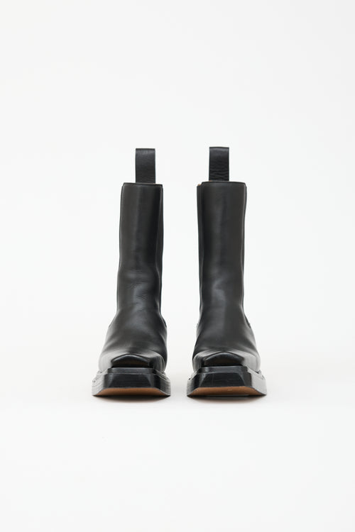 Bottega Veneta Leather Lean Chelsea Boot