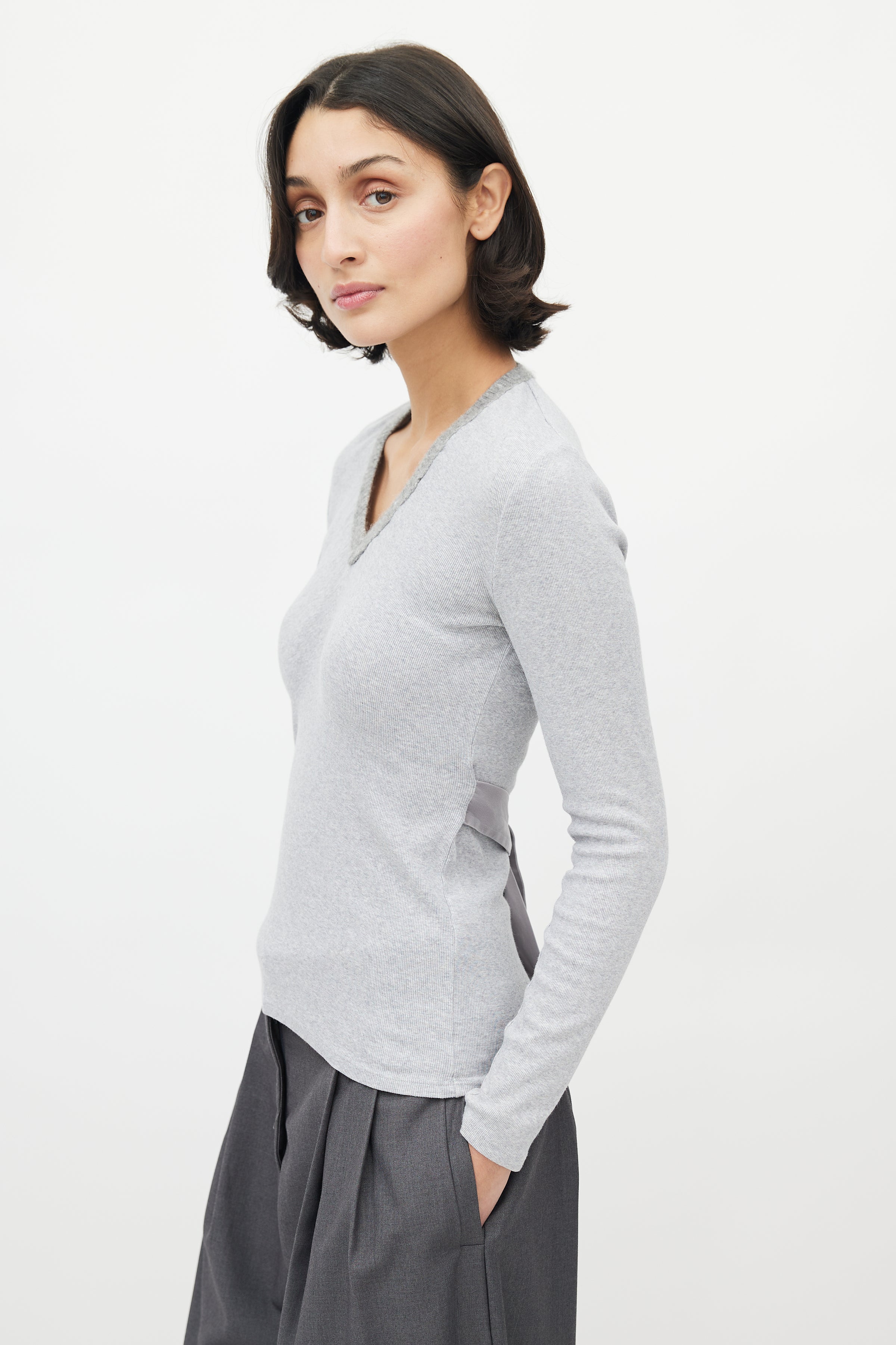 Brunello Cucinelli // Grey Sequin Knit V-Neck Sweater – VSP