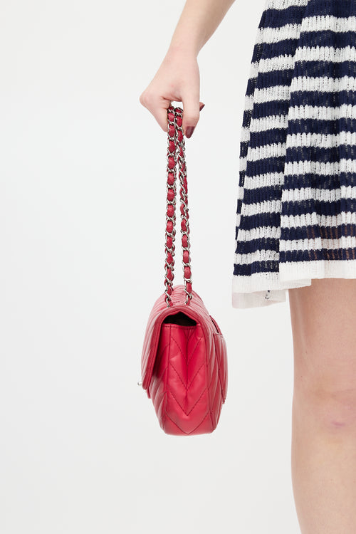 Chanel 2009 Fuchsia Quilted Chevron Medium Flap Bag