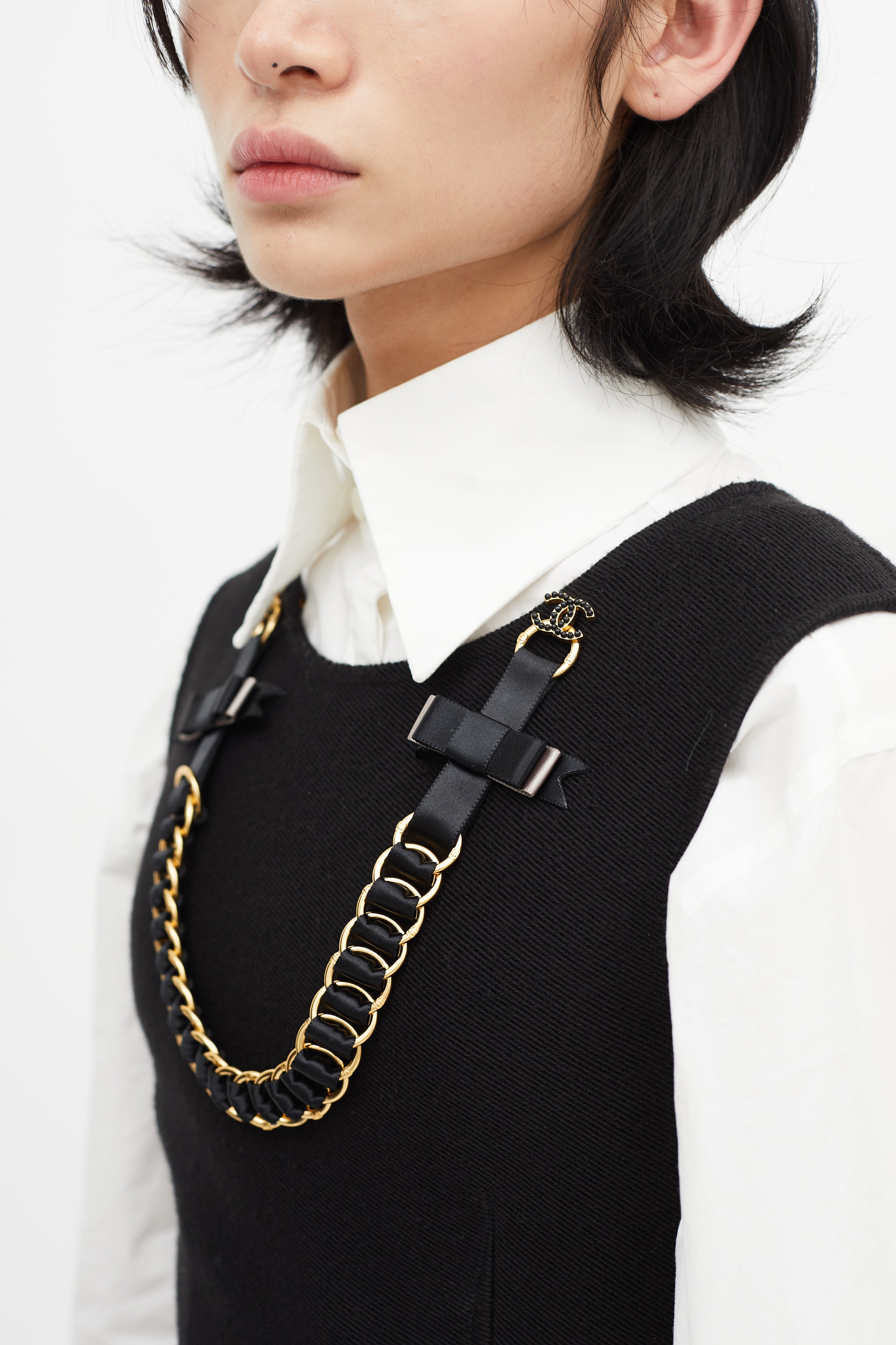 Chanel // Vintage Black Ribbon & Chain Brooch VSP Consignment Chanel // Vintage Black Ribbon & Chain Brooch VSP Consignment