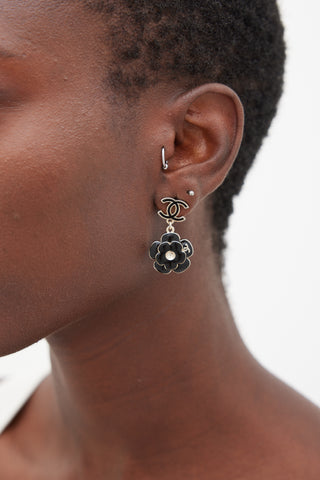 Chanel FW 2018 Silver & Black Camellia Logo Earring
