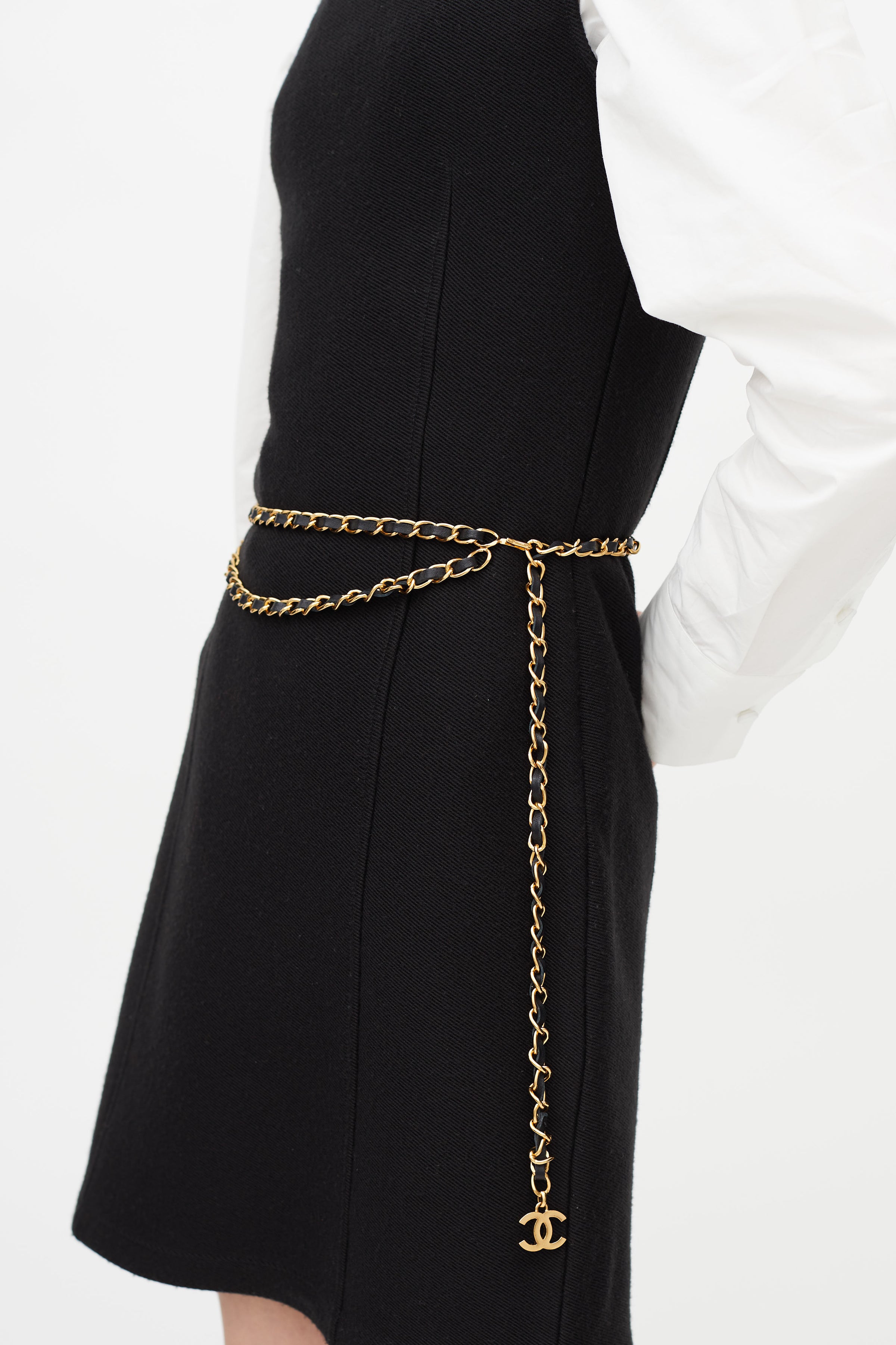 Chanel // Fall 2001 Black & Gold Chain Belt VSP Consignment Chanel // Fall 2001 Black & Gold Chain Belt VSP Consignment