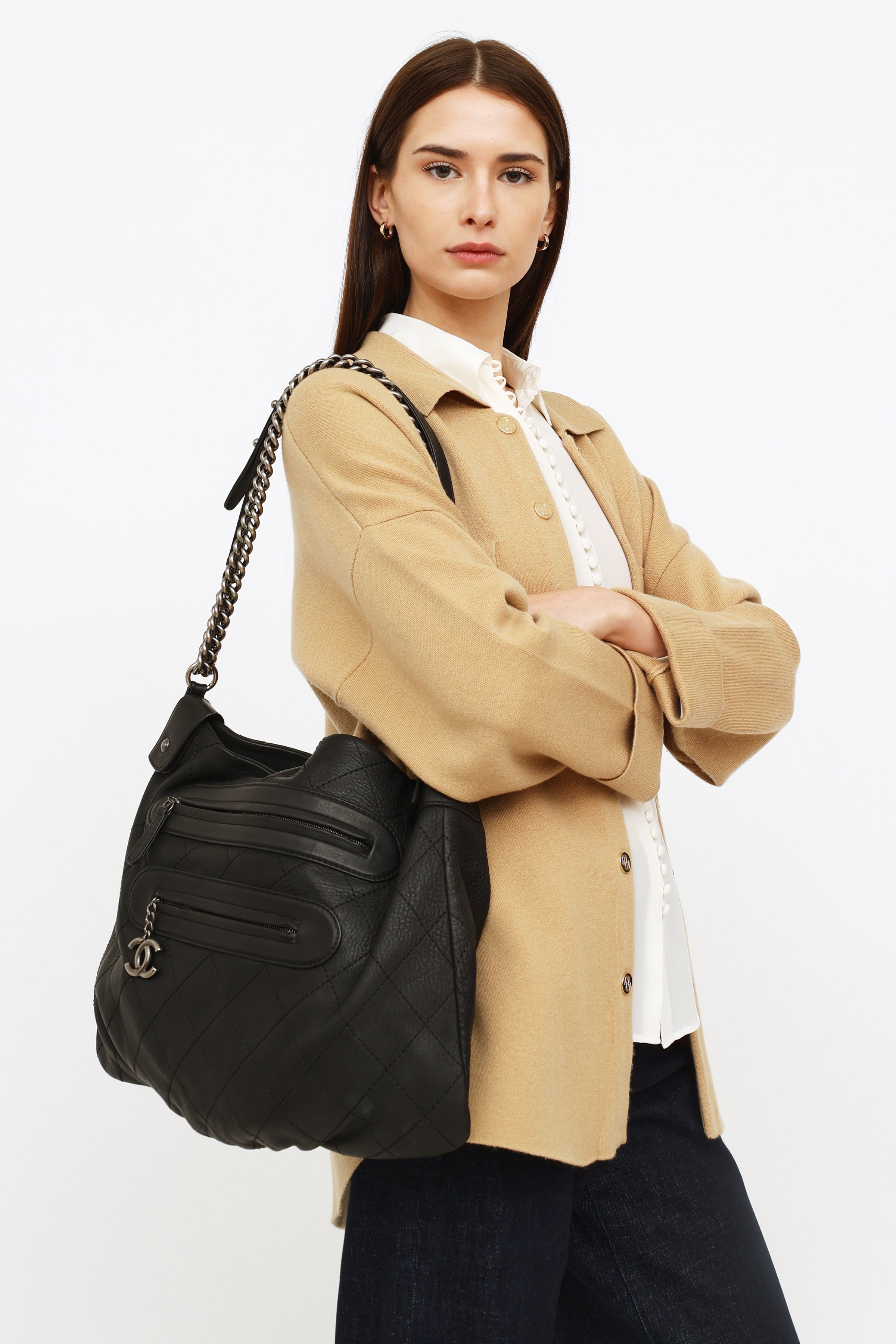 Chanel // Black Paris/Edinburgh Shoulder Bag – VSP Consignment