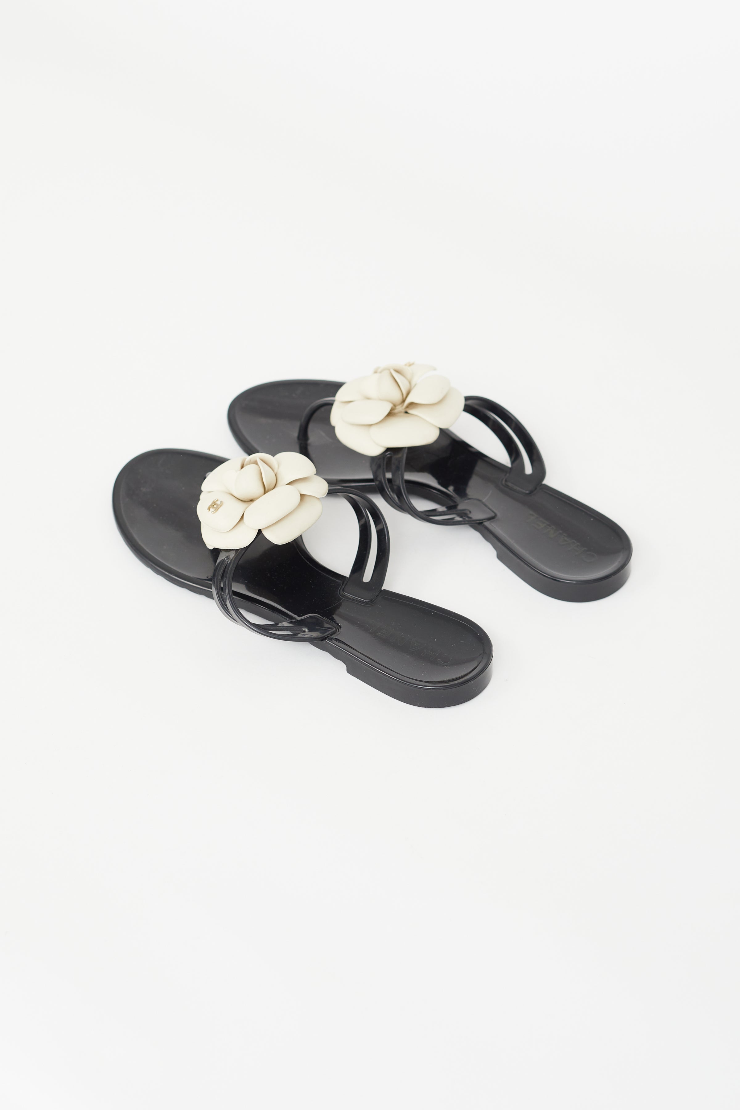 CHANEL Camellia Flip-Flops Tong Sandals Black x Cream CC mark Women size 38  US7