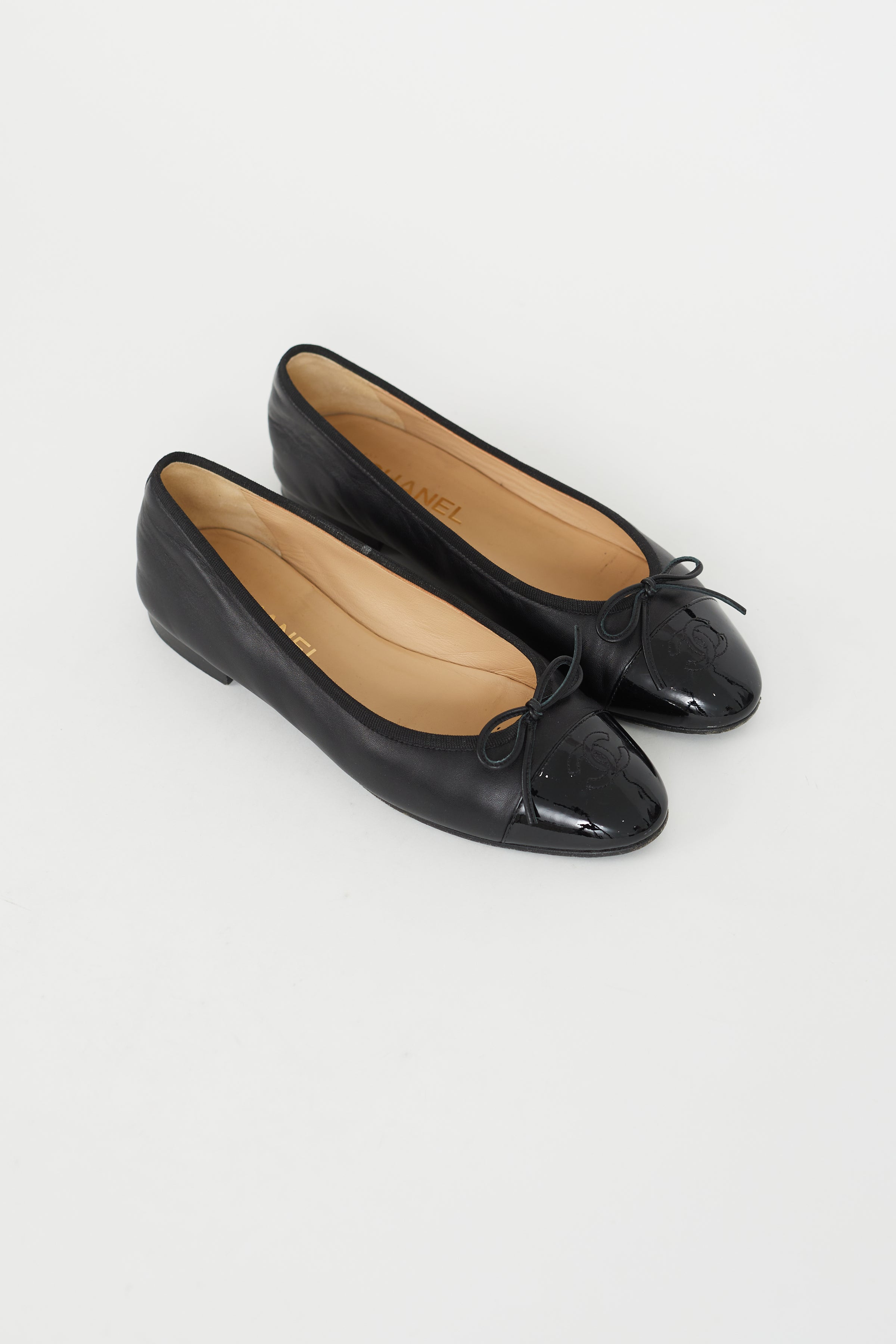 ‘Sold’ CHANEL White Leather Black CC Cap Toe Bow Ballet Flats Ballerinas 40  FUC