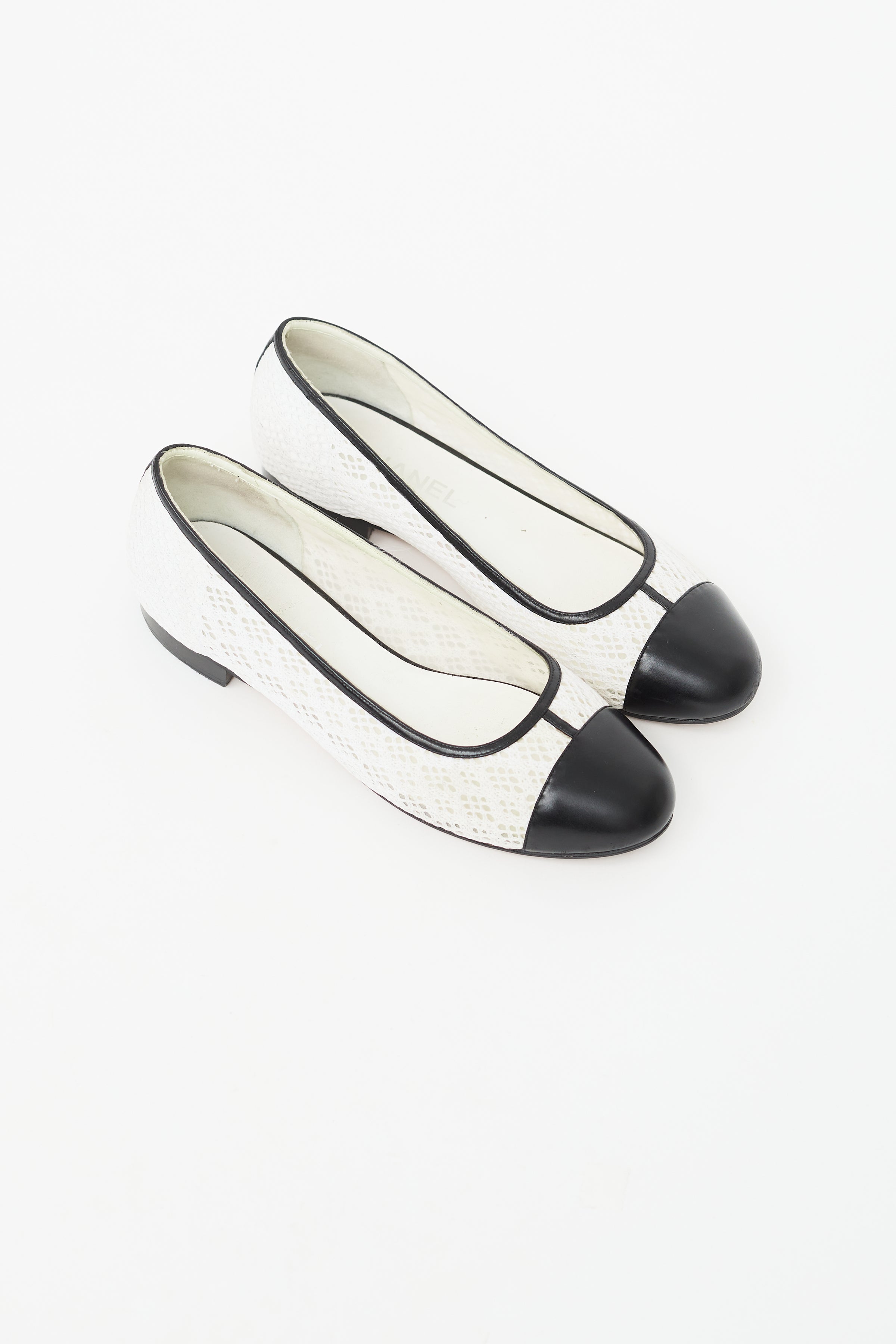 Chanel // Black & White Lace Ballet Flat – VSP Consignment