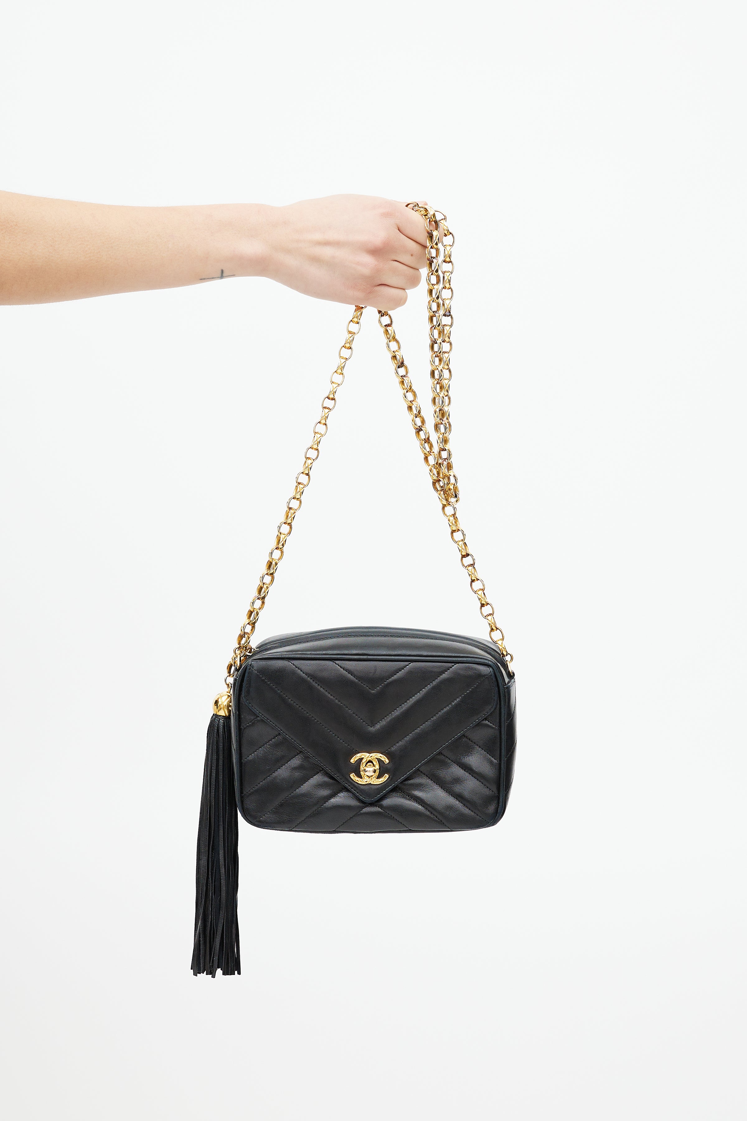 Chanel // Early 1990s Black V Stitch Bijou Crossbody Bag – VSP Consignment