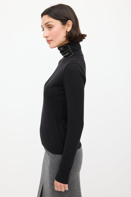 Chanel F/W 2004 Black & Beige Cashmere Turtleneck