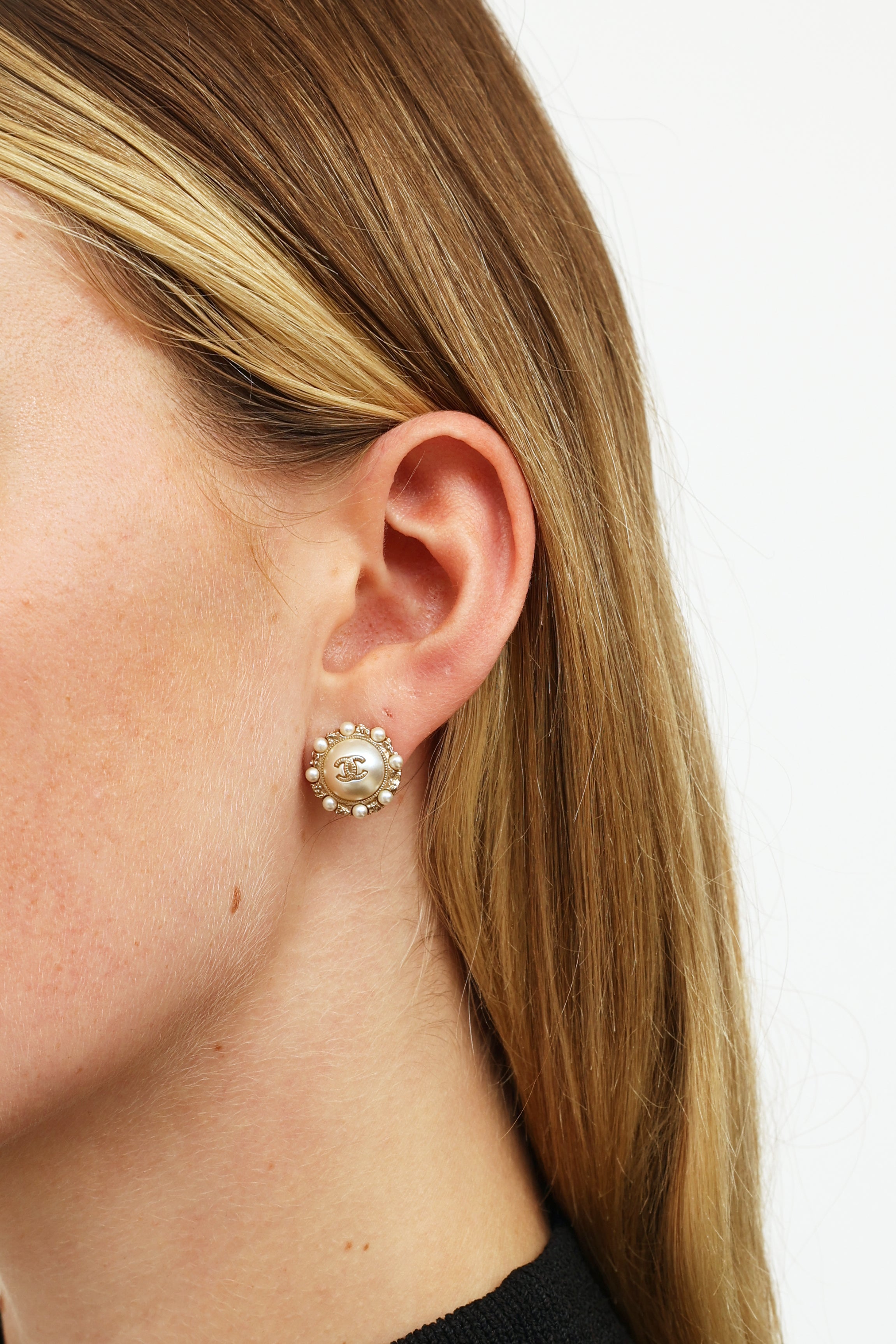 Chanel Crystal CC Gold Stud Earrings Gold  cescledubr