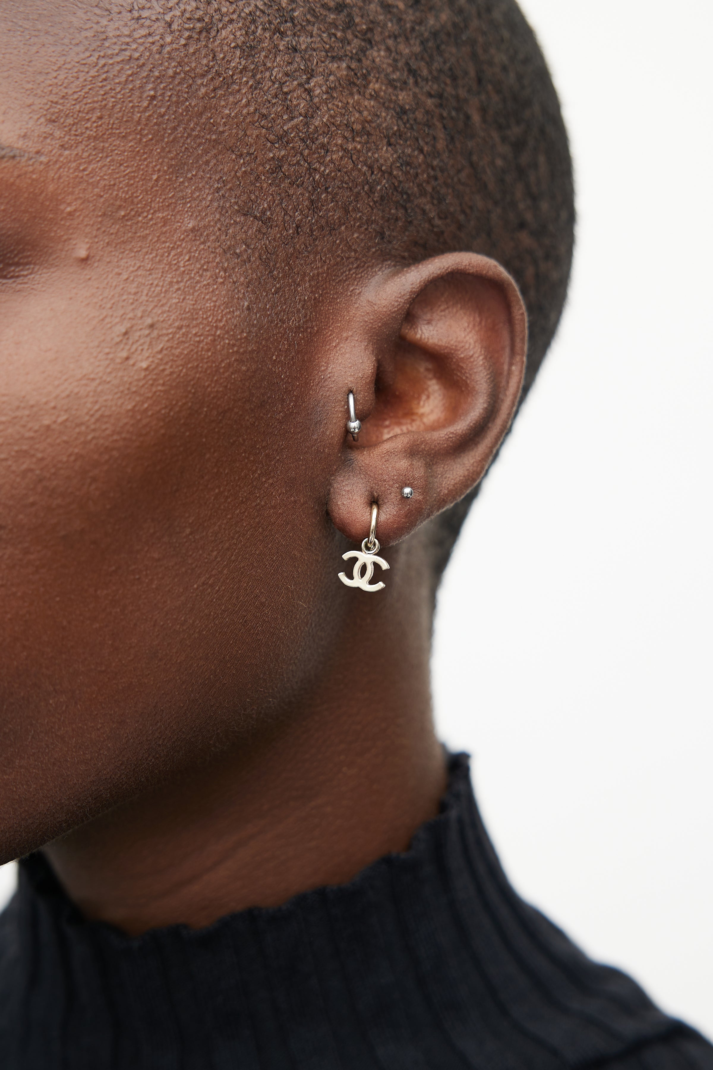 Chanel // Gold CC Logo Pendant Earring – VSP Consignment