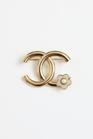 Chanel Spring 2018 CC Logo Daisy Brooch