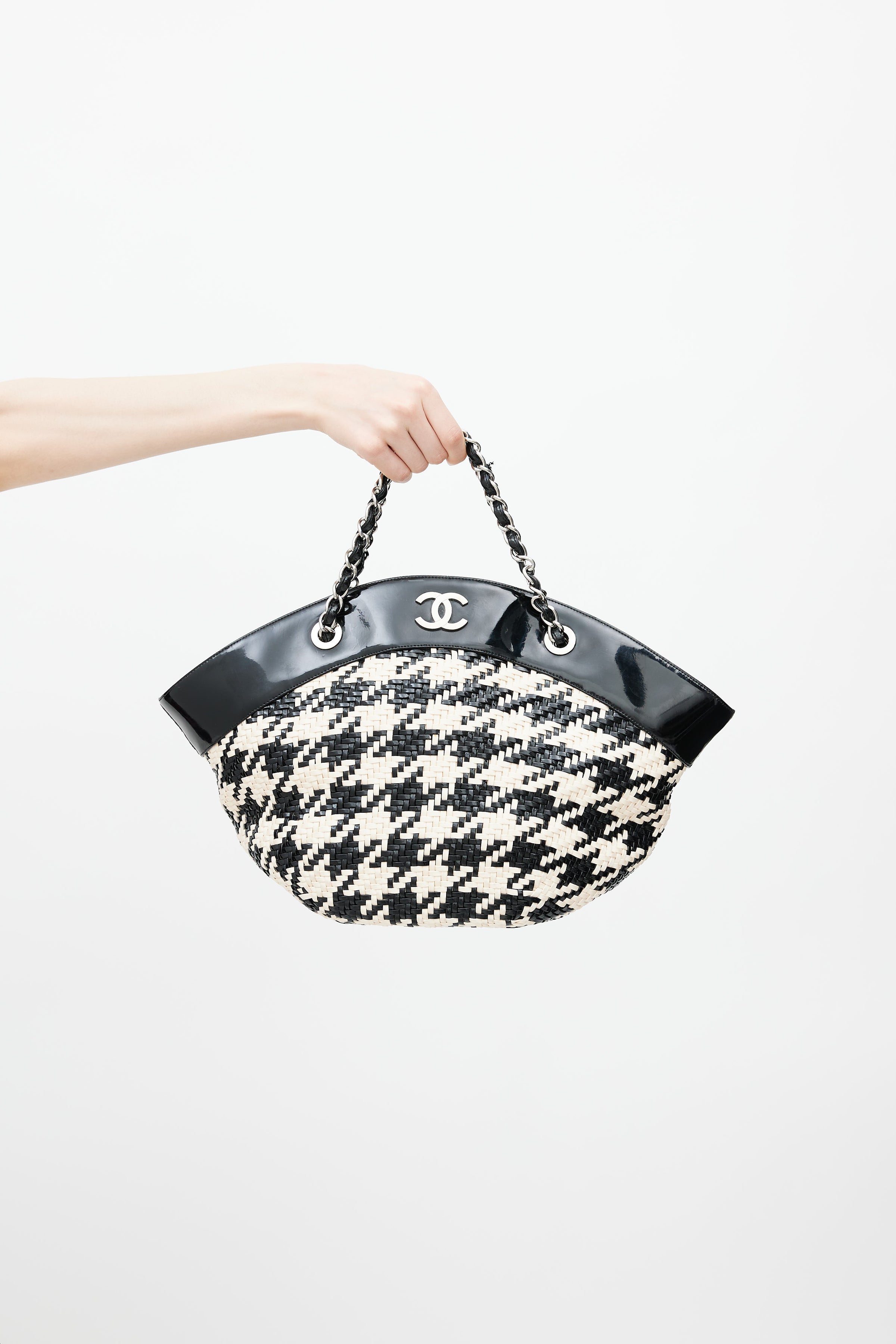 Chanel // Late 2000s Black & Cream Houndstooth Woven Shoulder Bag – VSP  Consignment
