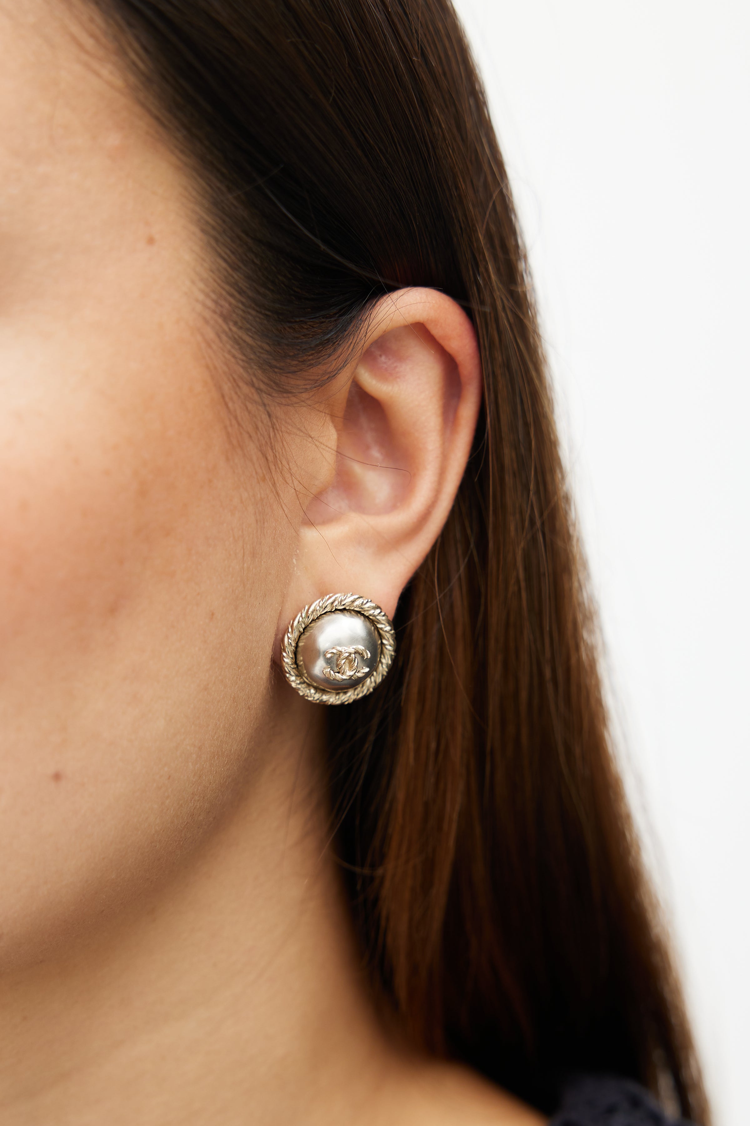 chanel stud earrings gold silver