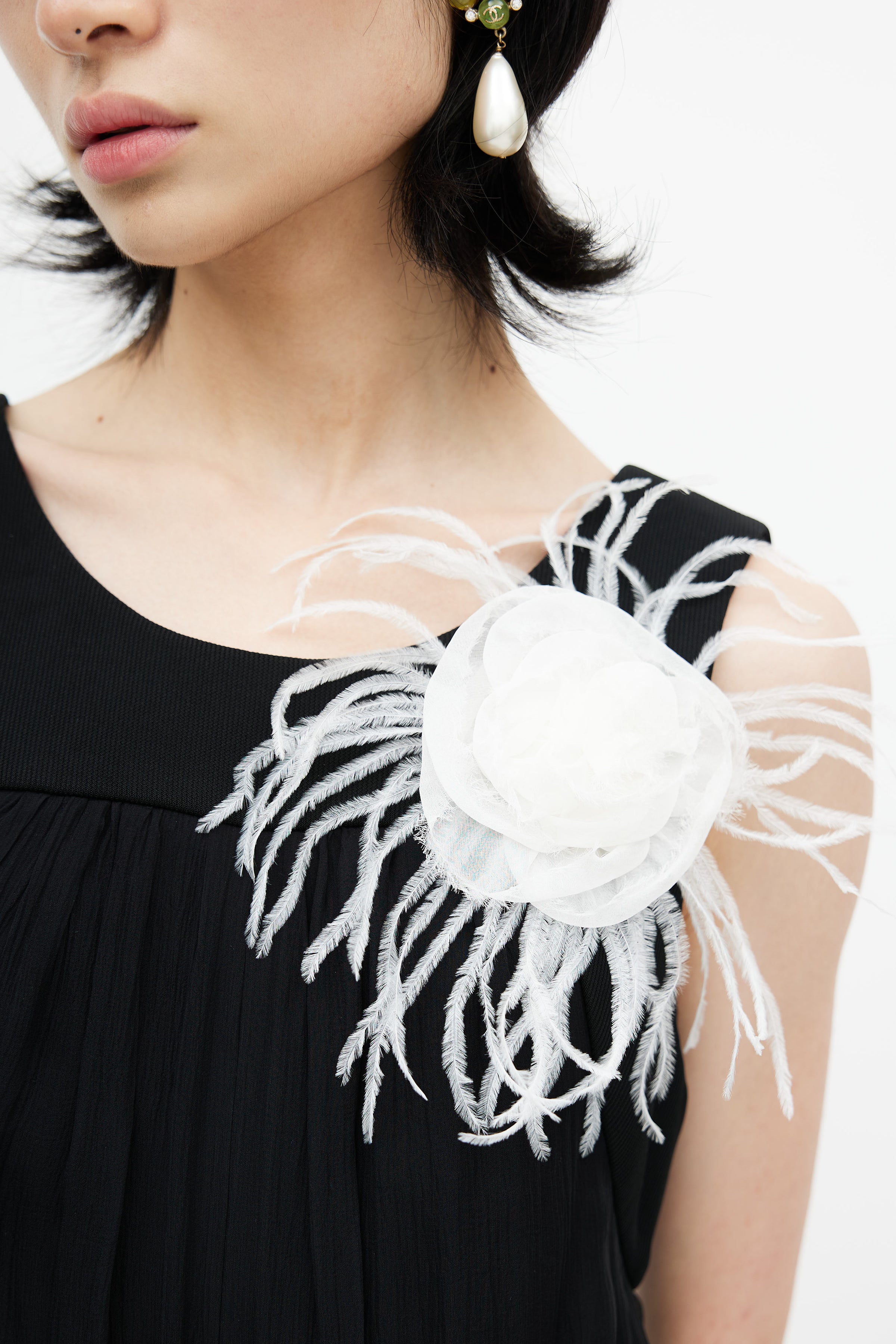 Chanel // White Silk & Feather Camellia Brooch – VSP Consignment