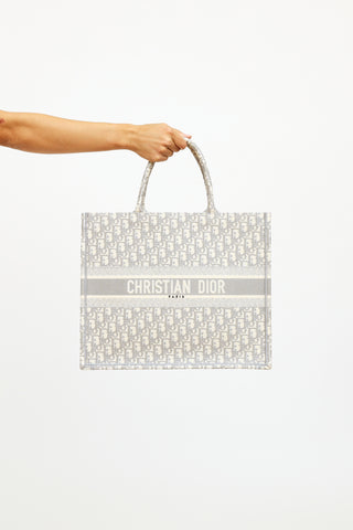 Dior // Bronze Cannage Bucket Bag – VSP Consignment