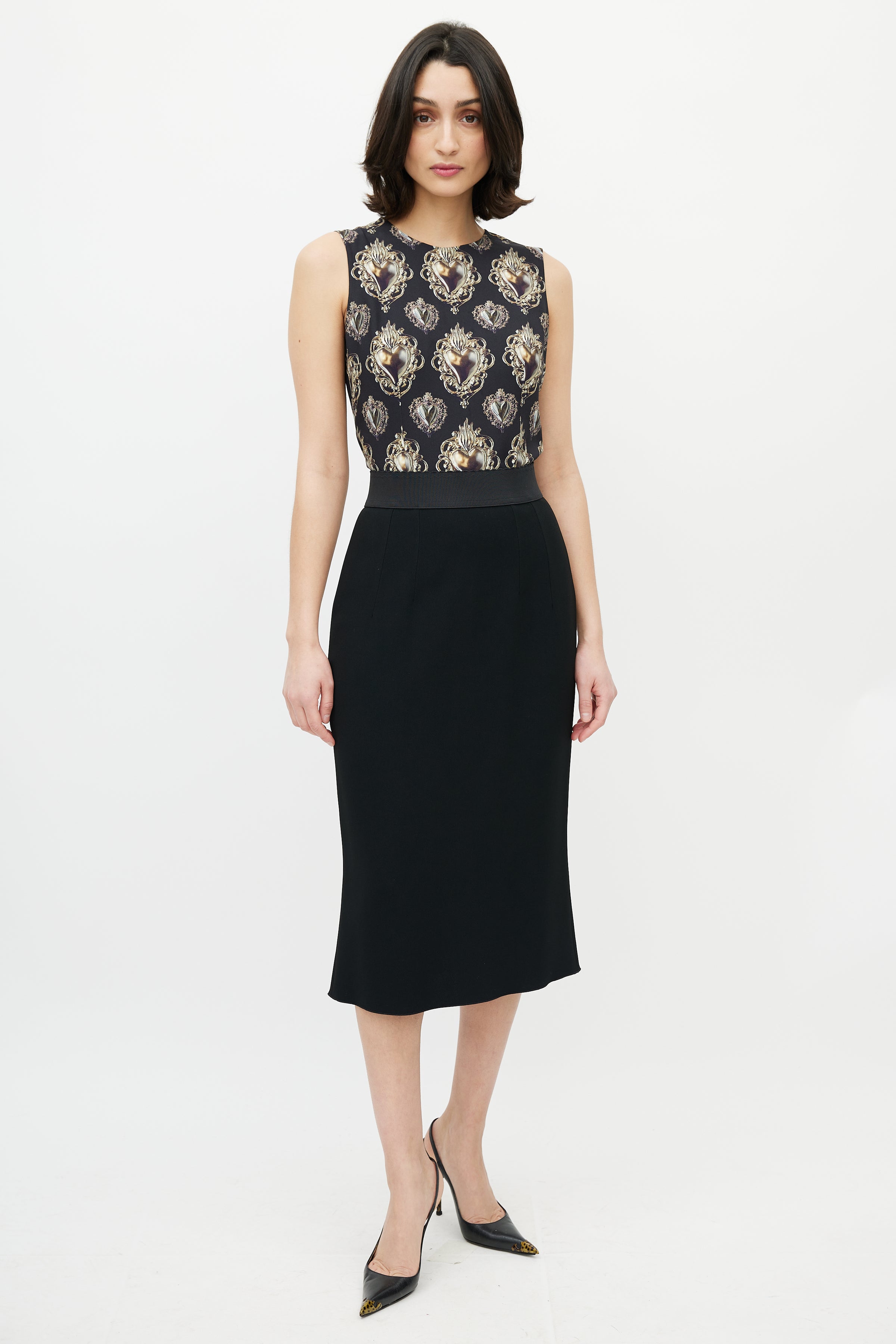Dolce & Gabbana // Black & Gold Heart Crest Sleeveless Blouse VSP Consignment Dolce & Gabbana // Black & Gold Heart Crest Sleeveless Blouse VSP Consignment