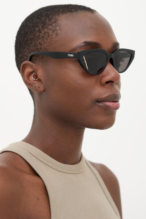 Fendi FE40091 Tapered Sunglasses
