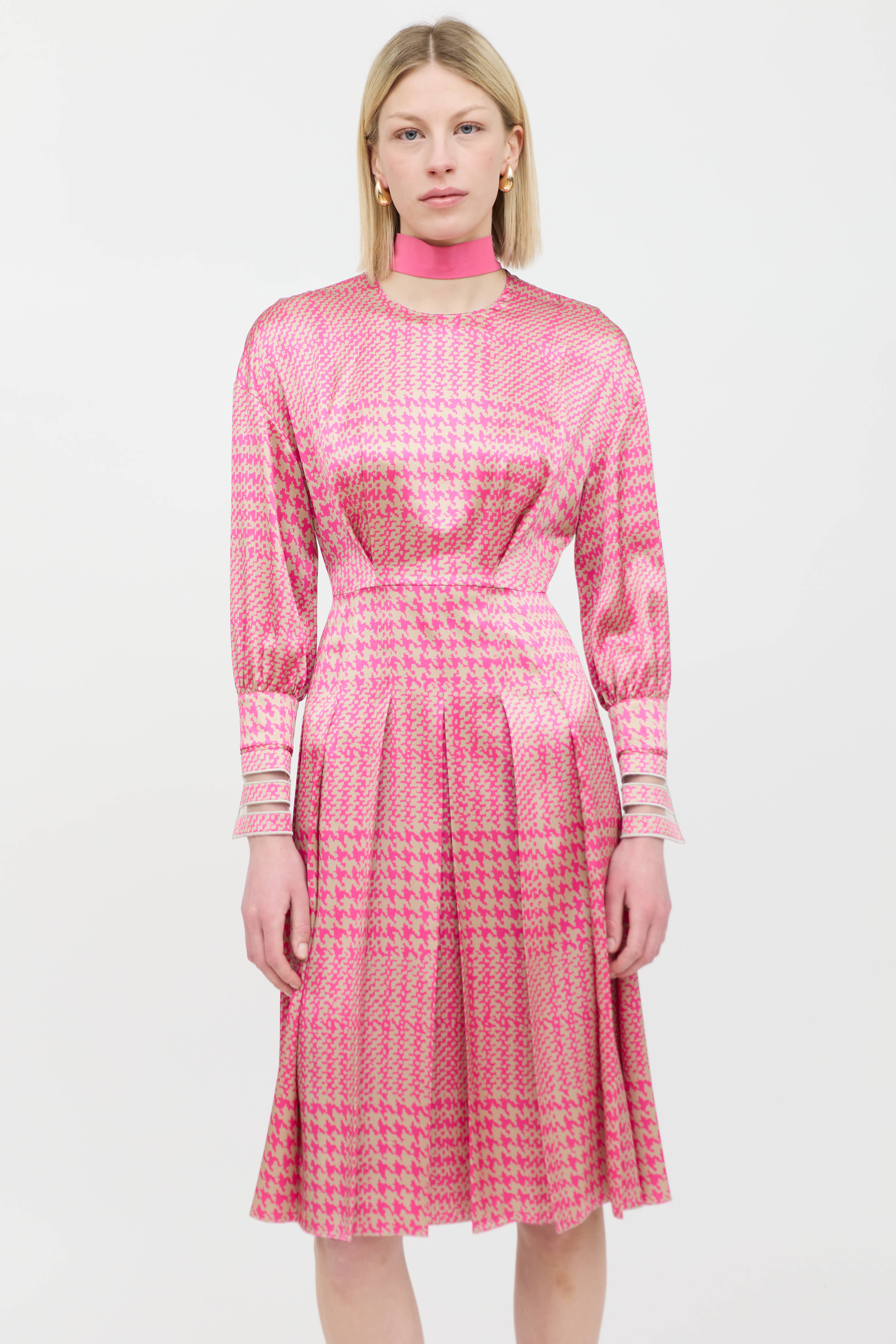 Fendi // Silk Houndstooth Pleated Dress – VSP Consignment Fendi // Silk Houndstooth Pleated Dress – VSP Consignment