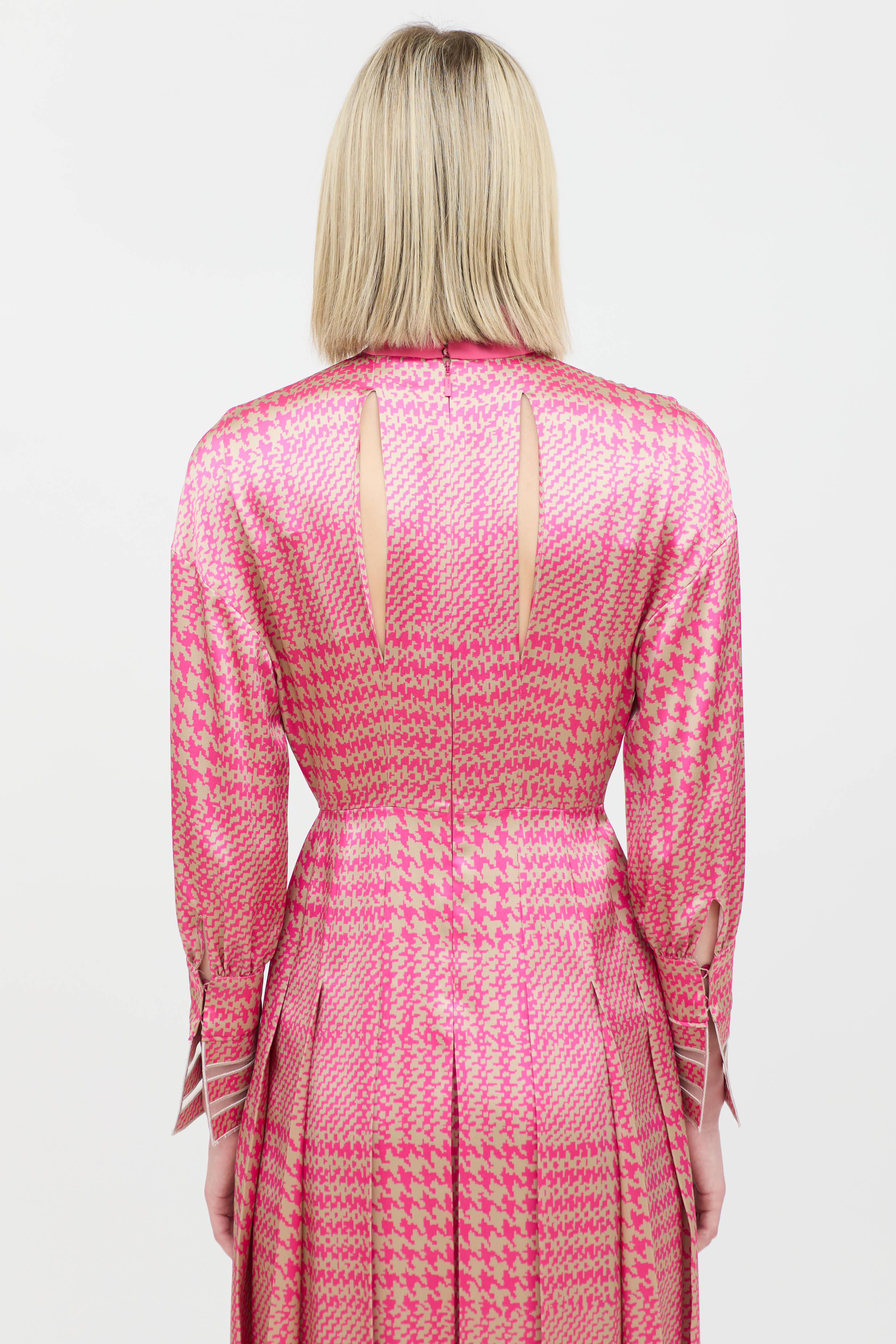Fendi // Silk Houndstooth Pleated Dress VSP Consignment Fendi // Silk Houndstooth Pleated Dress VSP Consignment