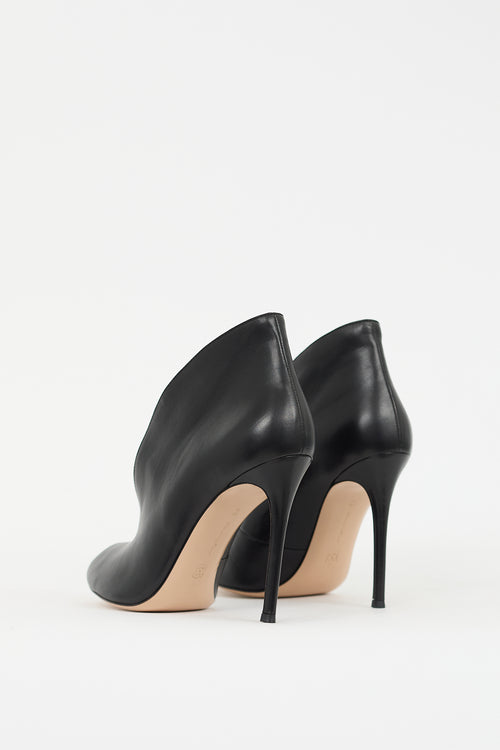 Gianvito Rossi Black Leather V-Neck Pump