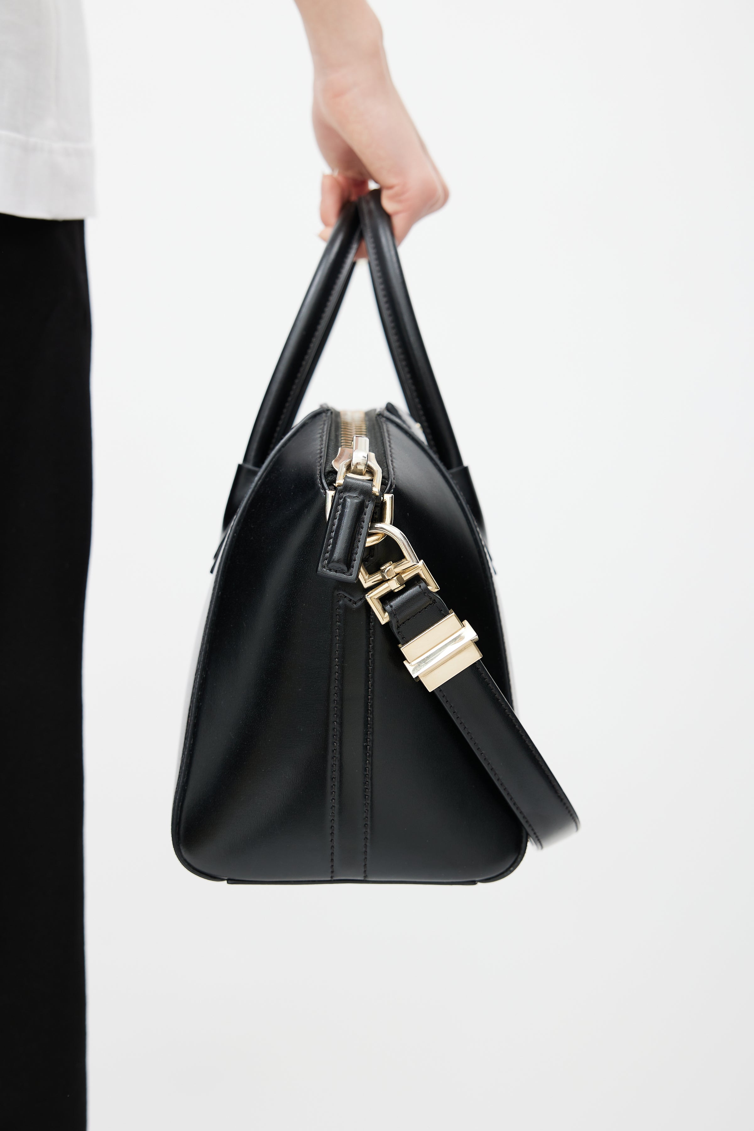 Givenchy // Black Antigona Magnolia Tote Bag – VSP Consignment