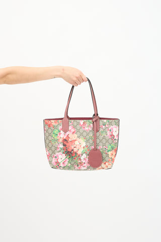 Gucci GG Supreme Reversible Blooms Bag