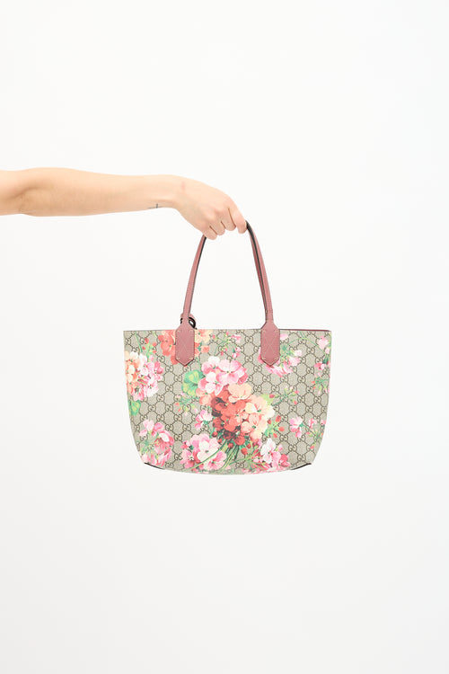 Gucci GG Supreme Reversible Blooms Bag