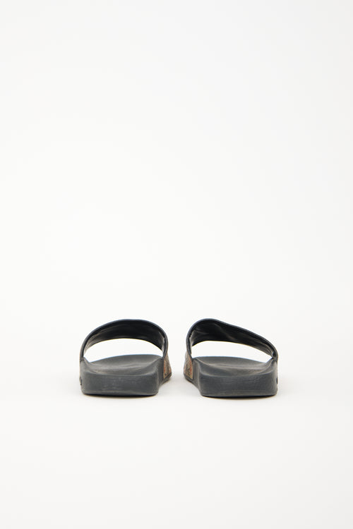 Gucci GG Supreme Monogram Berry Slide