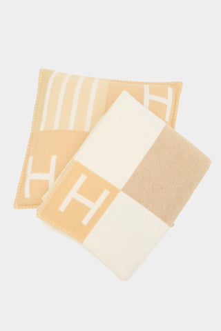 Hermès Avalon Vibration Pillow & Blanket Two Piece Set