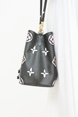 Louis Vuitton Wild at Heart NéoNoé MM Bucket Bag