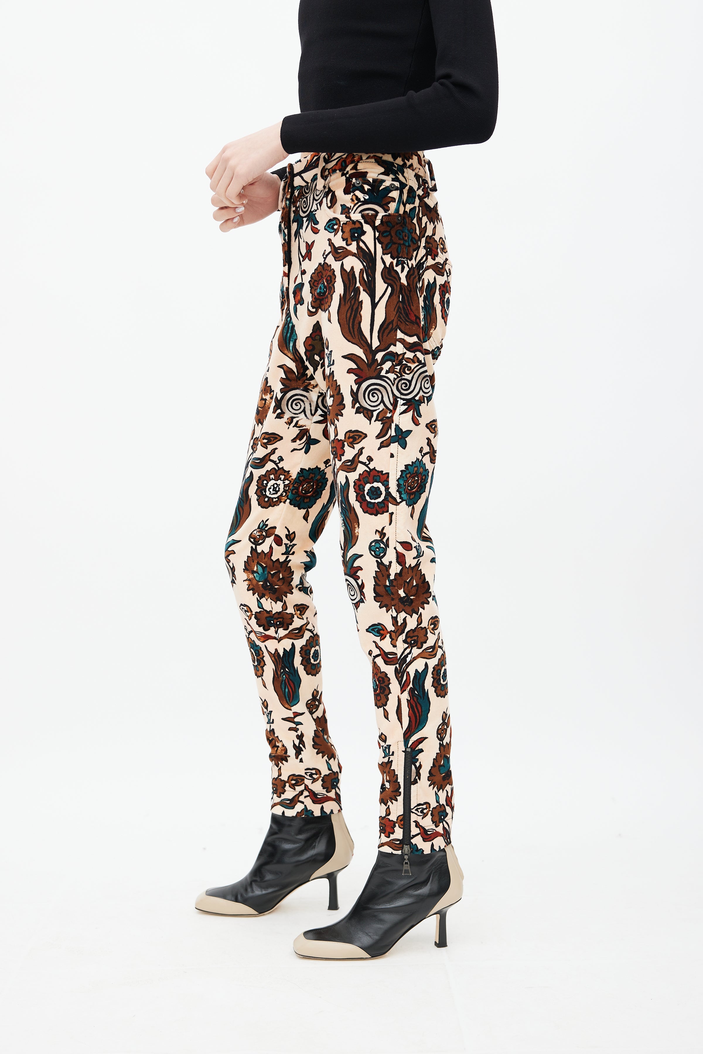 Louis Vuitton // Fall 2014 Beige & Multi Floral Velvet Trouser – VSP  Consignment