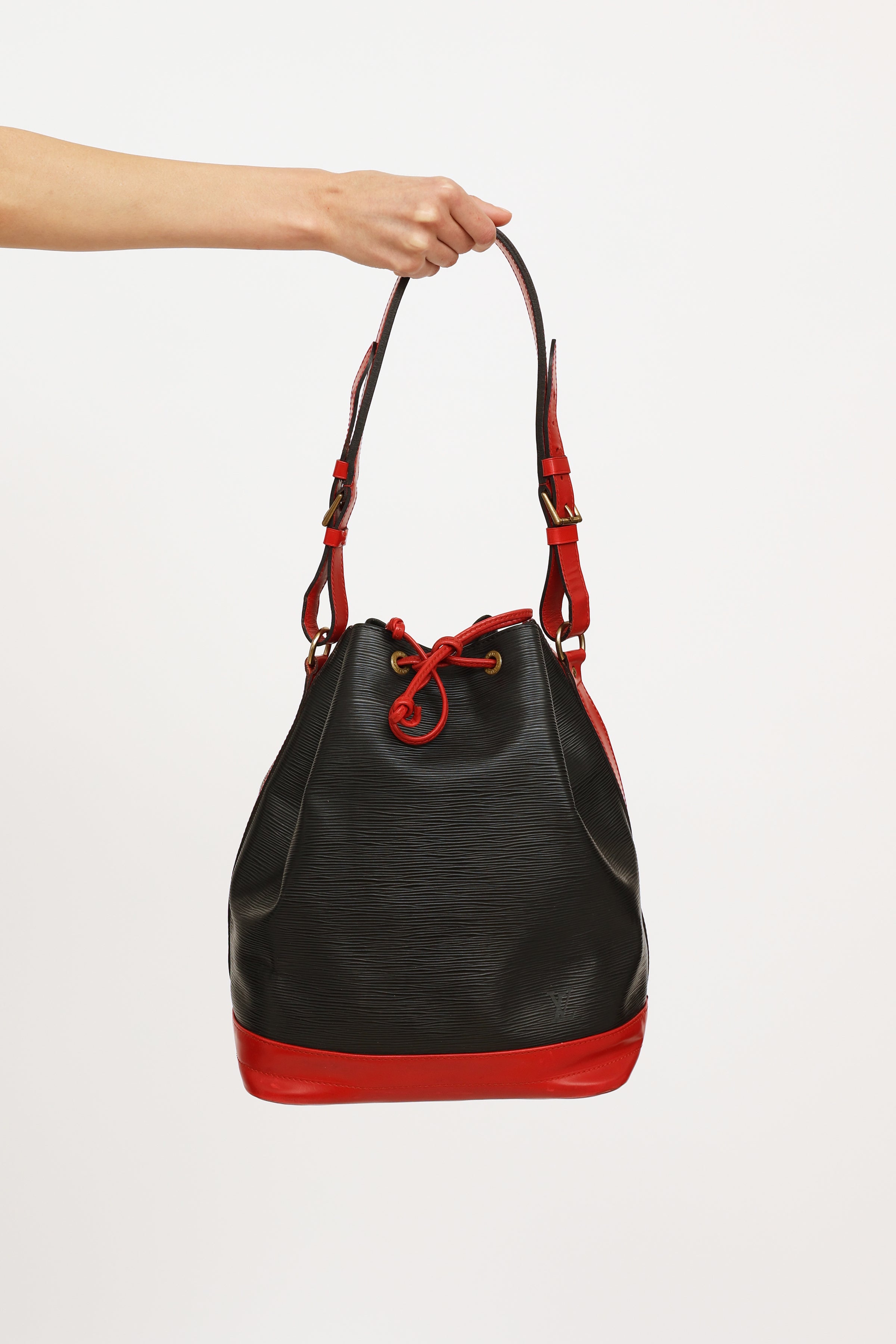 Louis Vuitton Epi Noe Bucket Bag in 2023