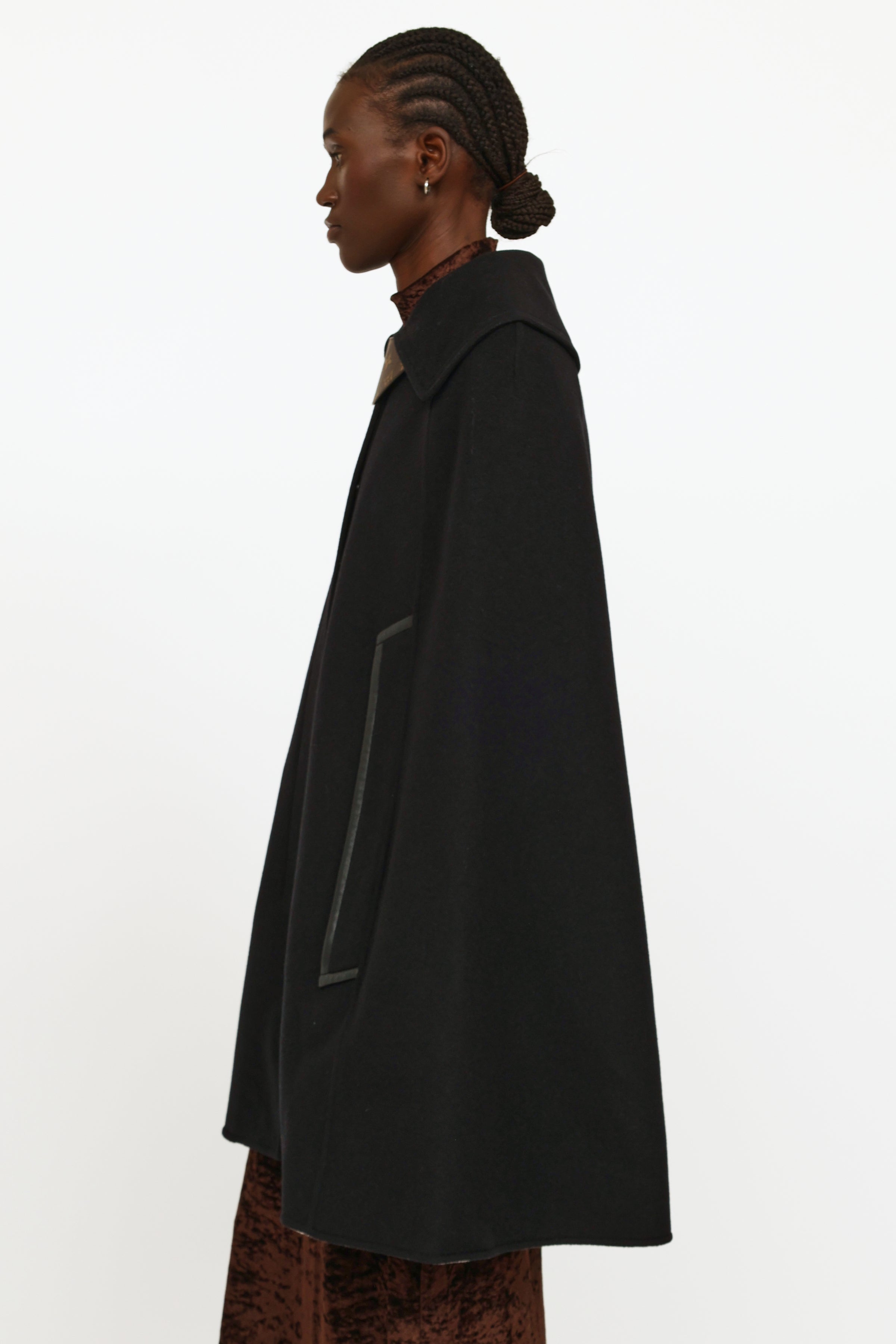 Pre-owned Louis Vuitton Wool Cape In Black