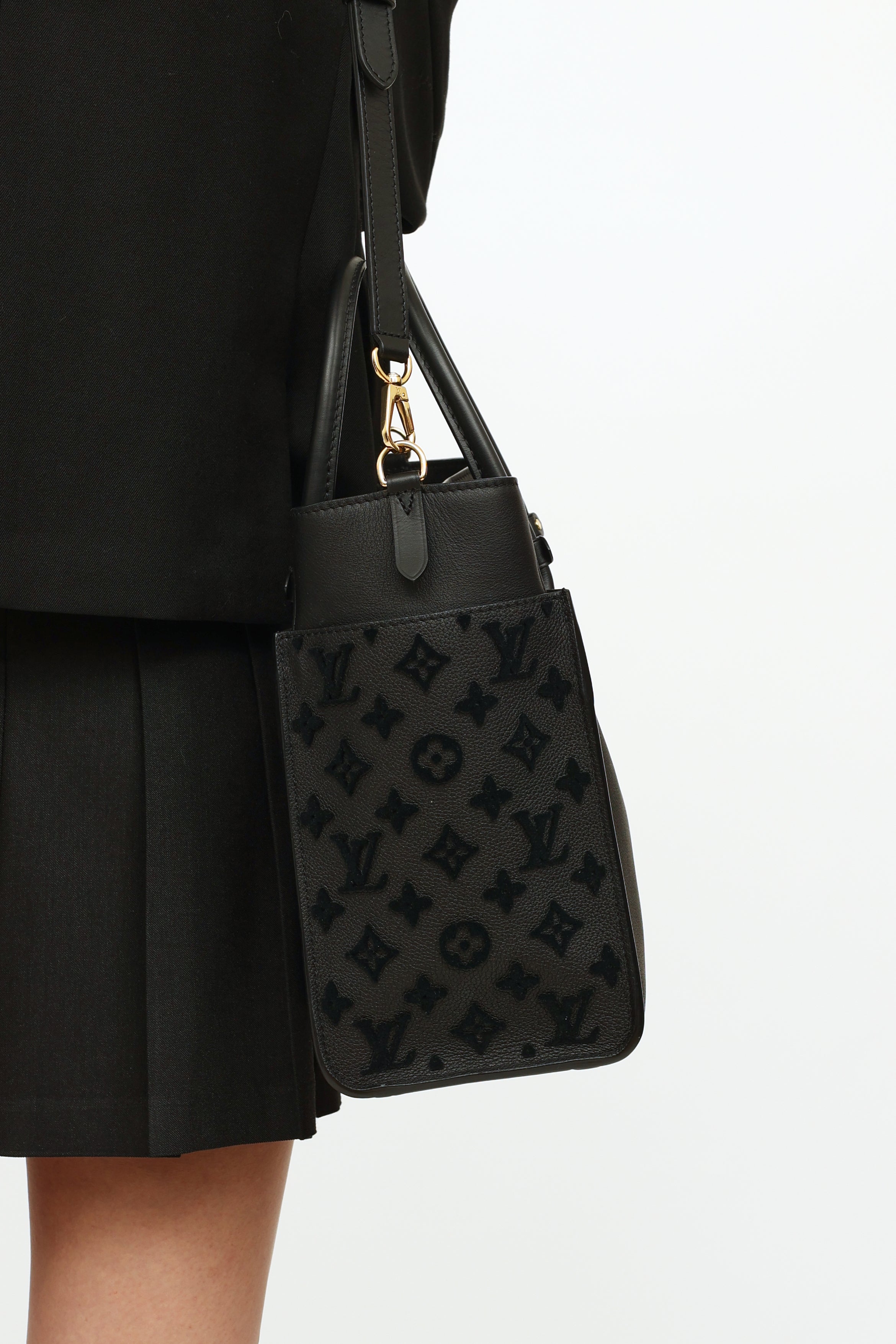 Louis Vuitton // Black On My Side Tote MM Bag – VSP Consignment