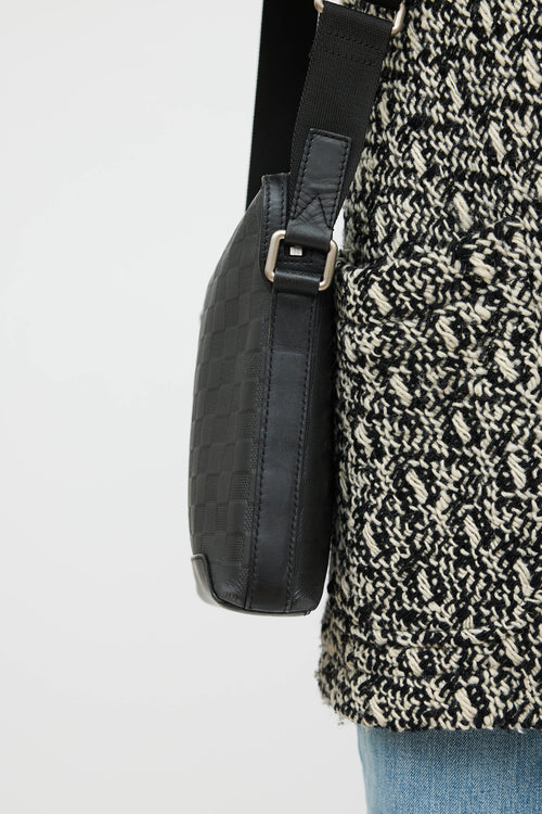 Louis Vuitton Discovery Messenger Bag