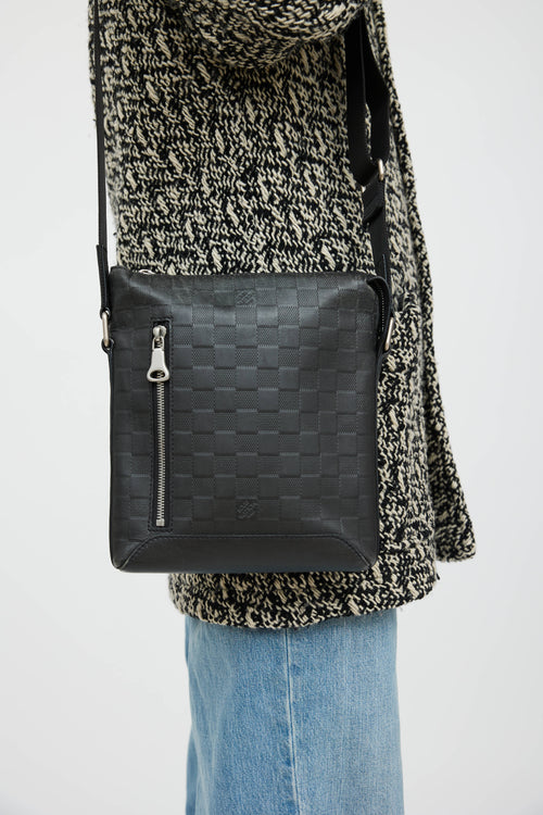 Louis Vuitton Discovery Messenger Bag
