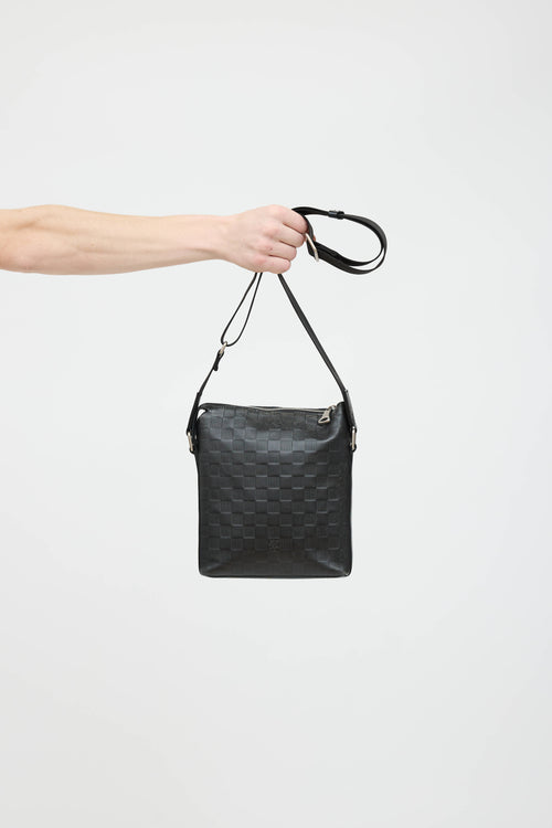 Louis Vuitton Discovery Messenger Bag