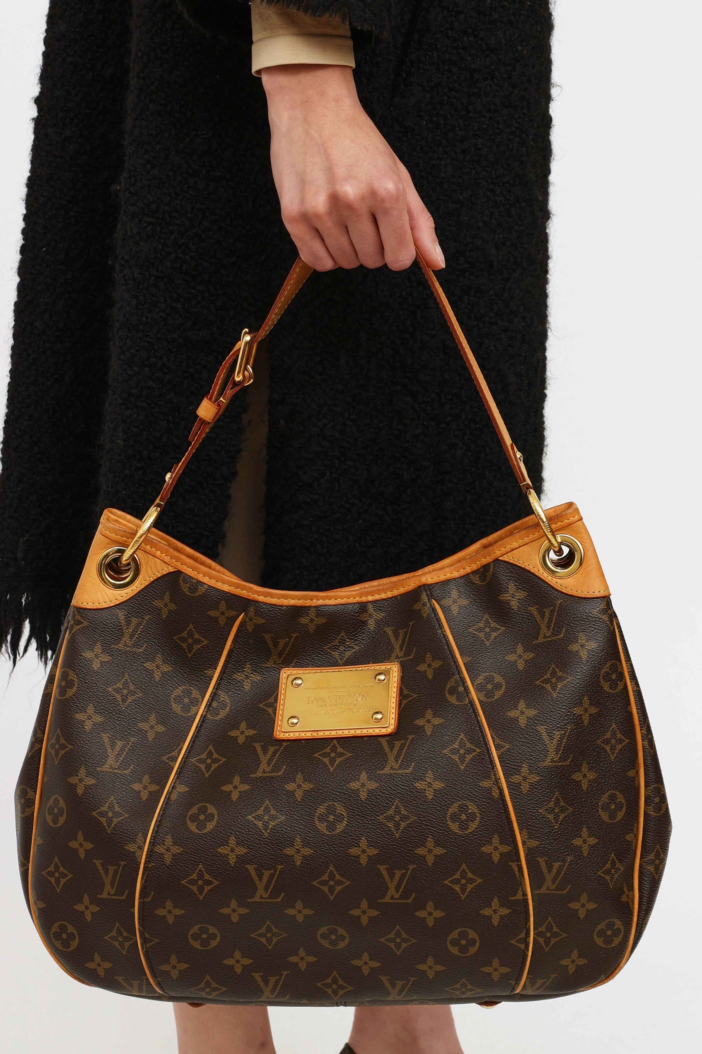 Galliera leather handbag Louis Vuitton Brown in Leather - 32541062