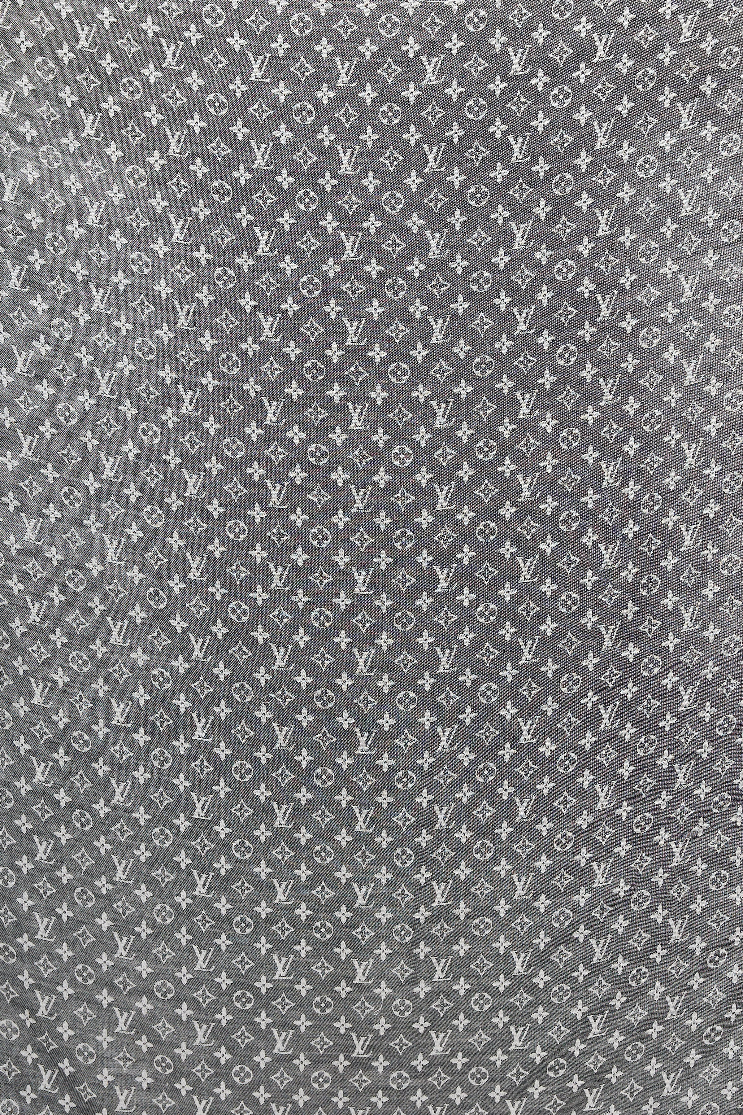 Châle monogram scarf Louis Vuitton Grey in Other - 37166443